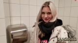 : Lara im Burger Laden geil gemacht und durch halb Berlin gefickt