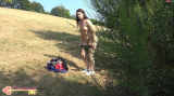 : EmmaSecret - Perverser Spanner filmt mich beim umziehen im Wald