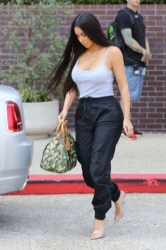 : Kim Kardashian – Stepped Out For a Lesiurely Lunch in Studio City
